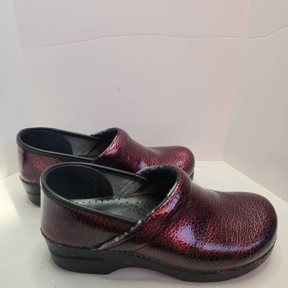 Dansko Womens Dark Red Crackle Design Professional Clog Comfort Shoes Size 40 - Picture 6 of 10